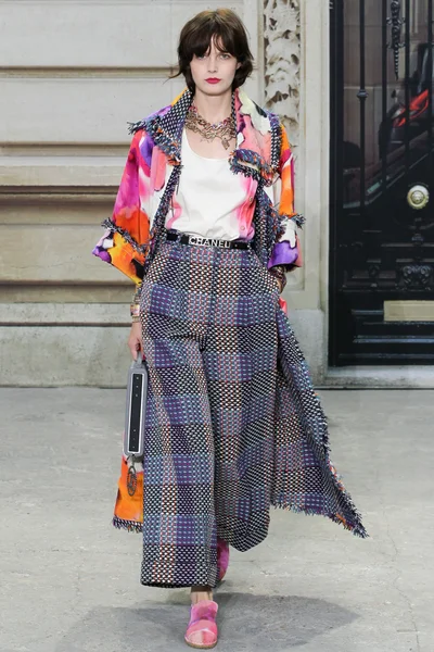 Look 19